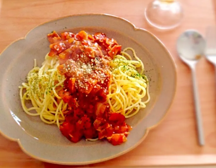 ベーコンたっぷりトマトソースパスタ|たなやさん