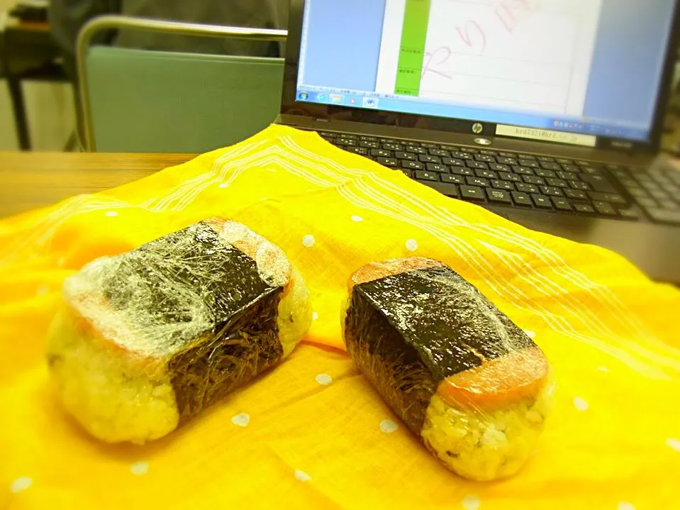 苦学生のお弁当☆スパムおにぎり(=´∀｀)人(´∀｀=)|USO-8000さん