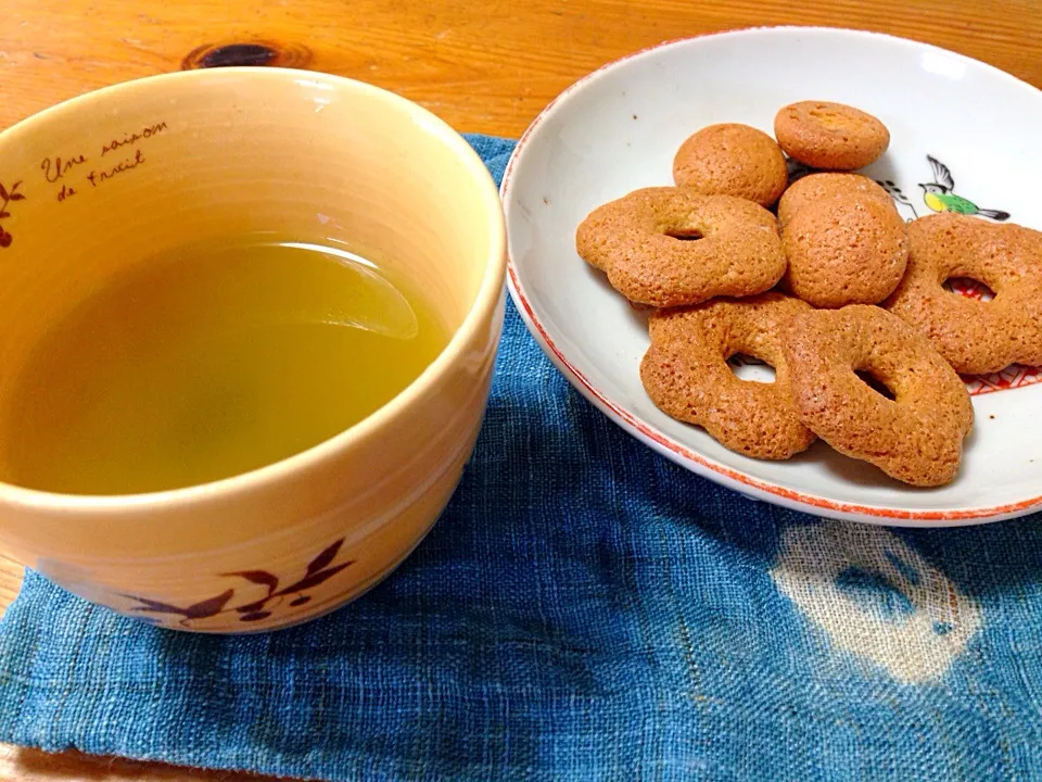 Snapdishの料理写真:京都蕎麦ぼうろと狭山茶🍵2014.04.21|ラパンママさん