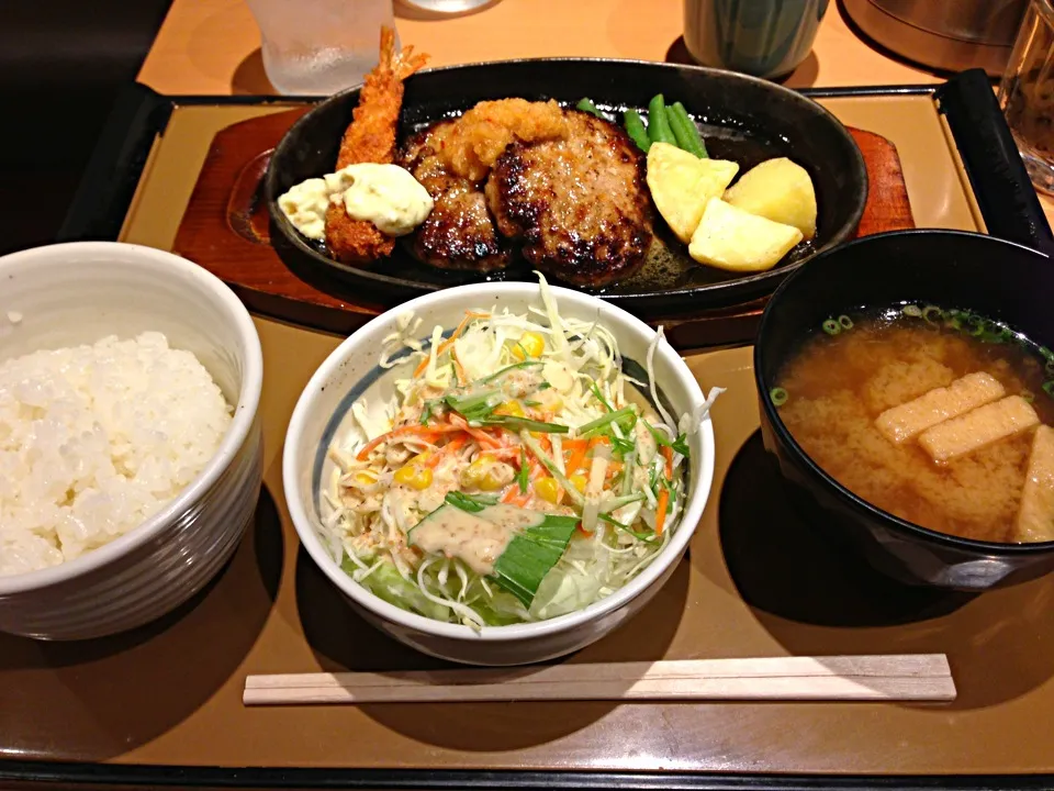 やよい軒のハンバーグ定食🍴💕|ミツさん