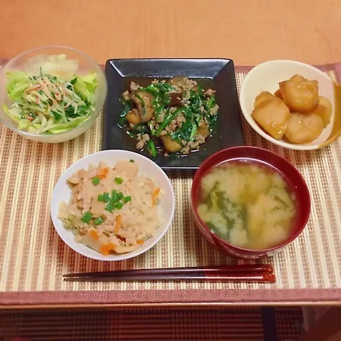 Snapdishの料理写真:筍ご飯、茄子とニラのオイスター炒め、じゃがいもの煮物、サラダ|はるさん