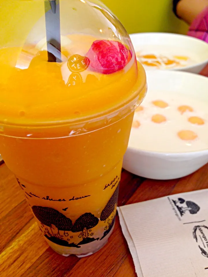 Mango tango with fresh cantaloupe in milk|PhUnGさん