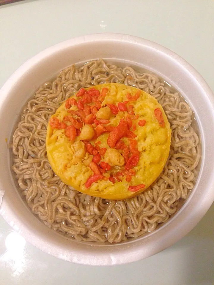 Snapdishの料理写真:天ぷらそば  tempura soba cup noodle|sirakorn owadaさん