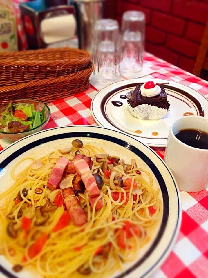 FreshTomato,Bacon,Mushroom,PeperonccinoSpaghetti|ClassicalCoffeeRoaster,co.ltdさん