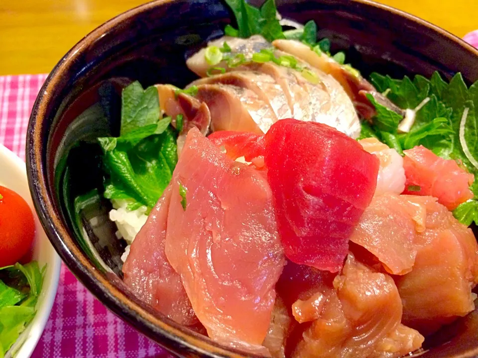 Snapdishの料理写真:海鮮丼で夕食🍚🍚|かずみさん