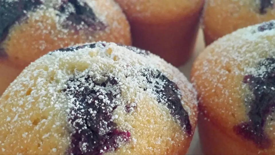 Snapdishの料理写真:Blueberries friands|Carol Chungさん