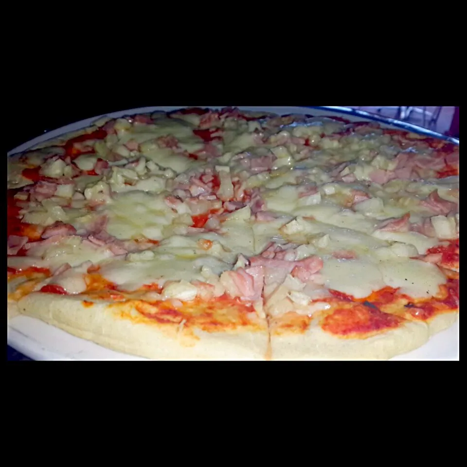 Snapdishの料理写真:Pizza|Melissa Dukharanさん