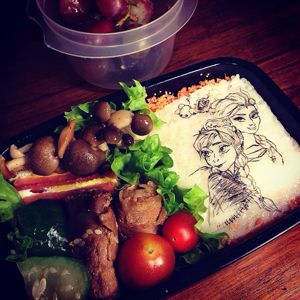 FROZEN ♥️ Pork Roll Lunch box. アナと雪の女王 茄子の肉巻き弁当|Yuka Nakataさん