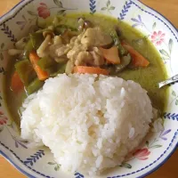 Snapdishの料理写真:朝からグリーンカレー|mii otomiさん