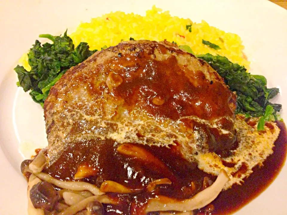 🍛Hamburger in demiglace & yellow rice🍛|Earth Angelさん