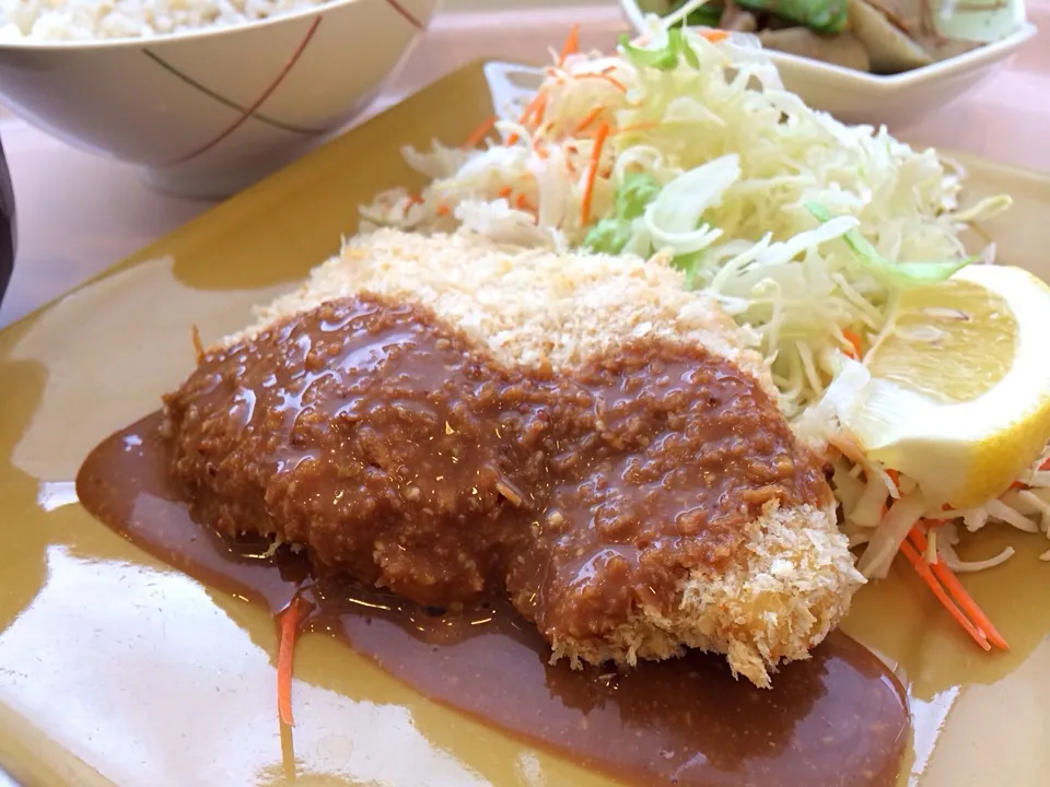 今日の社食は焼きチキンカツのマスタードソース。555円。|ルーア・ブランカさん