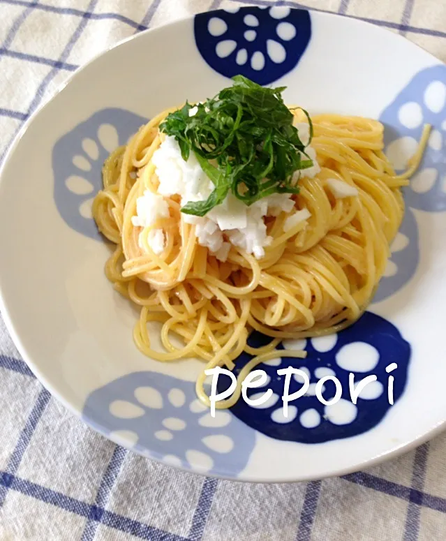 簡単♪明太子パスタ〜長芋と大葉のせ|ぺぽりさん