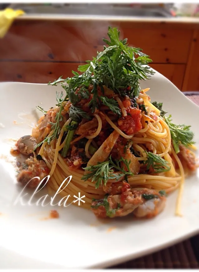 shikaぷーの料理 鯖缶と新牛蒡と菜の花のアンチョビトマトソースパスタ❤️|くららさん