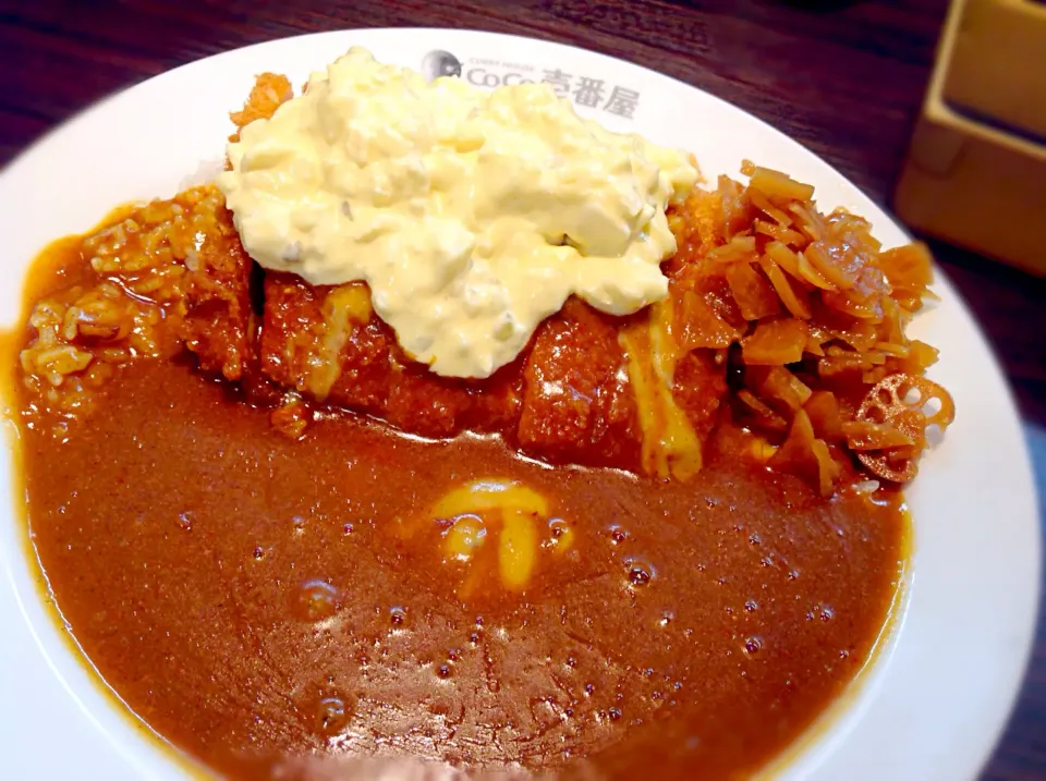 チキンカツカレー🍛with タルタル＆チーズ @CoCo壱番屋|アライさんさん