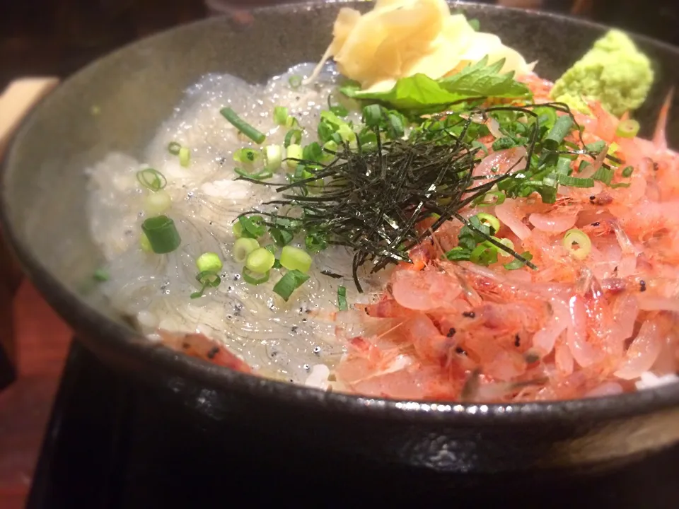 生しらすと生桜海老の二色丼|イッセイさん