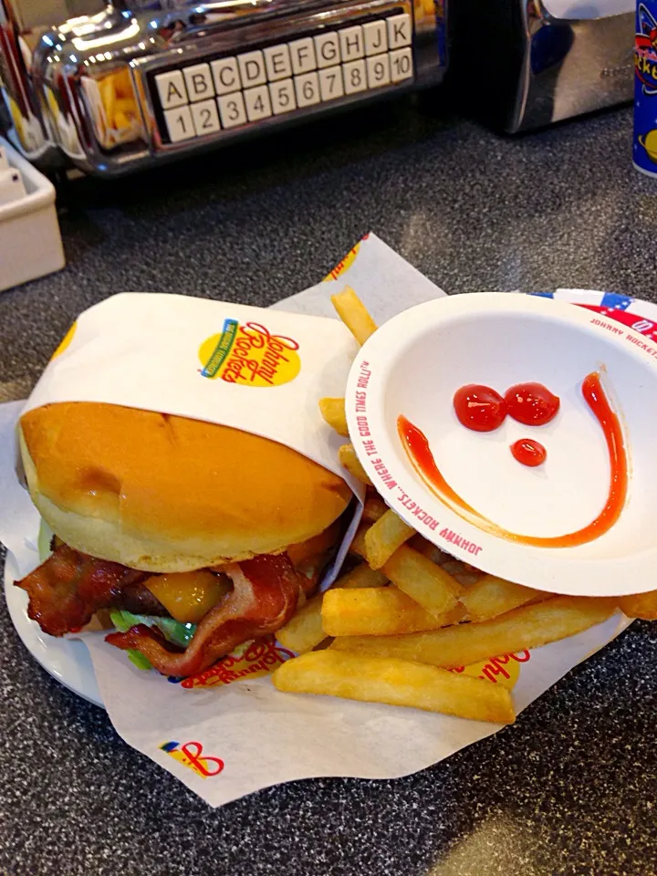 Johnny Rockets アナハイム店のベーコンチーズバーガー|Hiさん