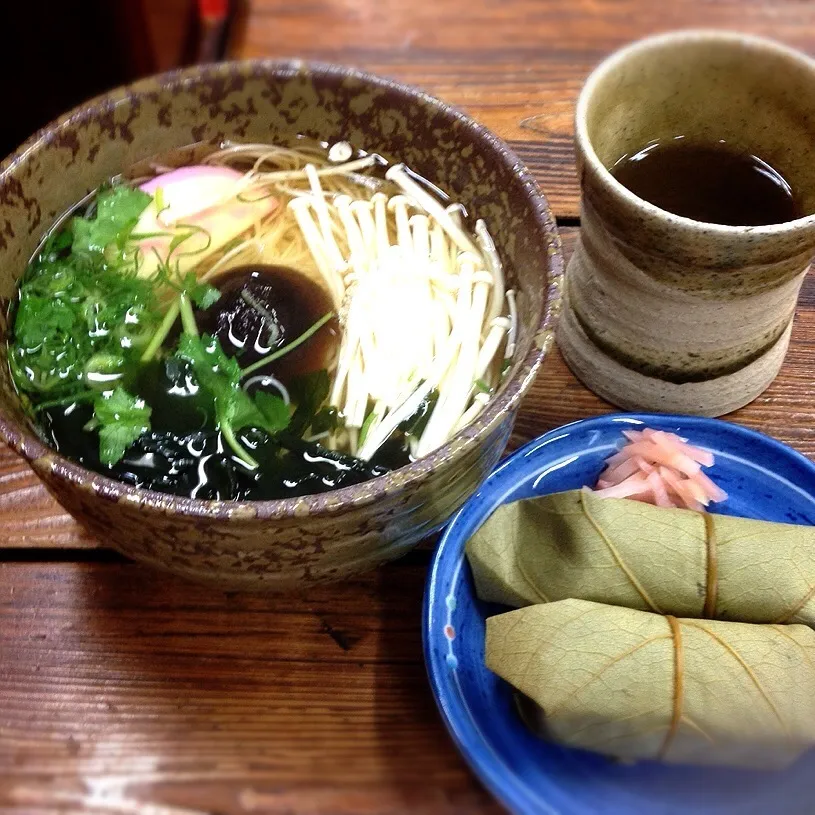 そうめんの里、大神神社前でにゅうめんと柿の葉寿司|美也子さん