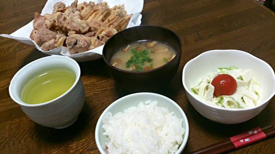 Snapdishの料理写真:塩唐揚げ&大根とホタテのサラダ&豆腐とナメコの味噌汁|えっちゃんさん