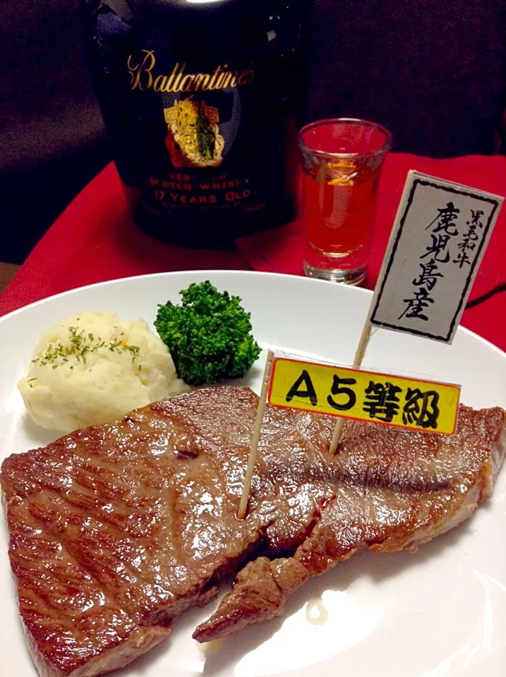 Snapdishの料理写真:結婚記念日ステーキとスコッチ💖 A-5 Class Beef Steak and 17 Years Old Sctch Whisky for Wedding Anniversary|yorikoさん