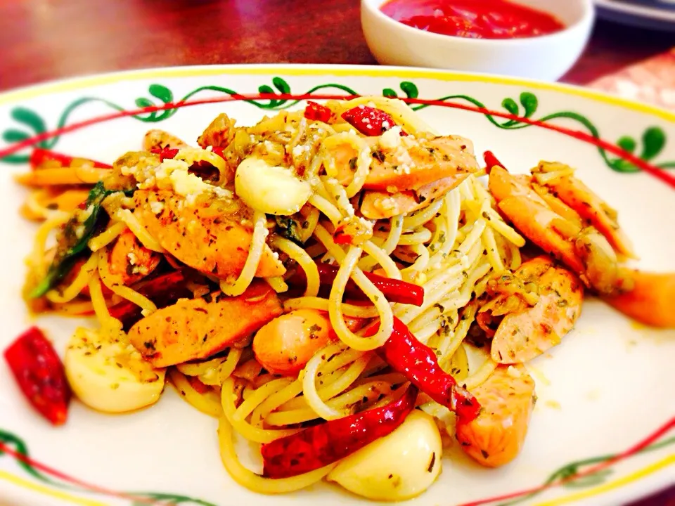 Spicy pasta with sausage|Yui Phiphitphakdiさん