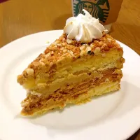 Snapdishの料理写真:Caramel Crunch Cake|Rockwell Leeさん