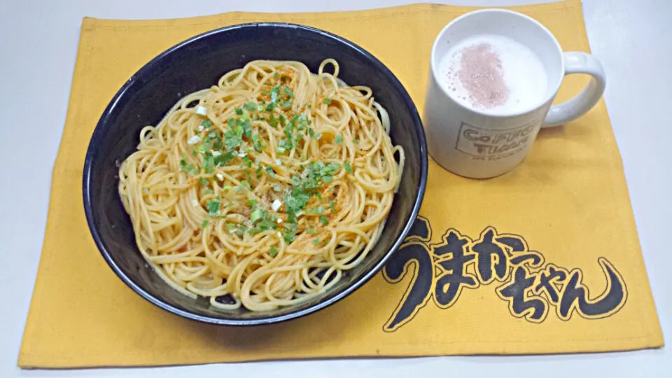 Snapdishの料理写真:今日の夜食(’-’*)♪ゆず醤油のパスタとチョコチーノ|博多ばっちさん