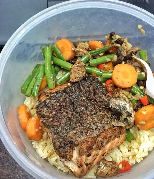 Grilled salmon and mixed veg with brown rice 👍|hurul | 후룰さん