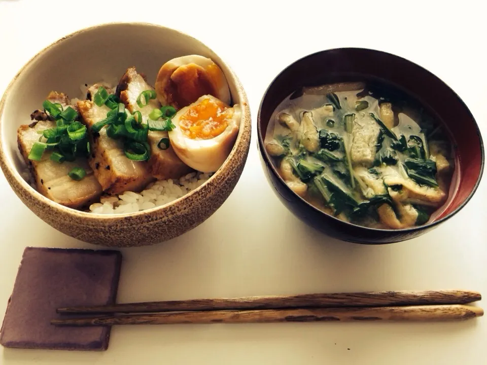 豚の角煮と煮玉子の丼ぶり|かとぅさん