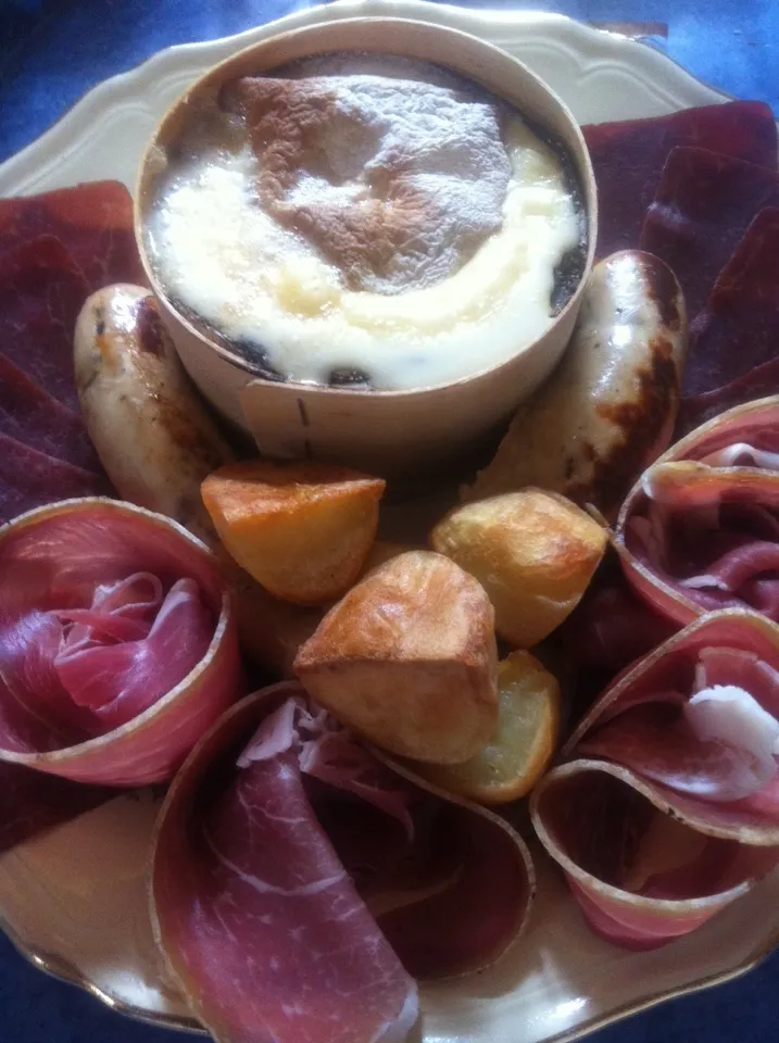 Snapdishの料理写真:M'ont D'Or chaud, Viandes des Grisons, Boudin Blanc, Jambon d'Auvergne et pomme fondantes|PHILIPPEさん