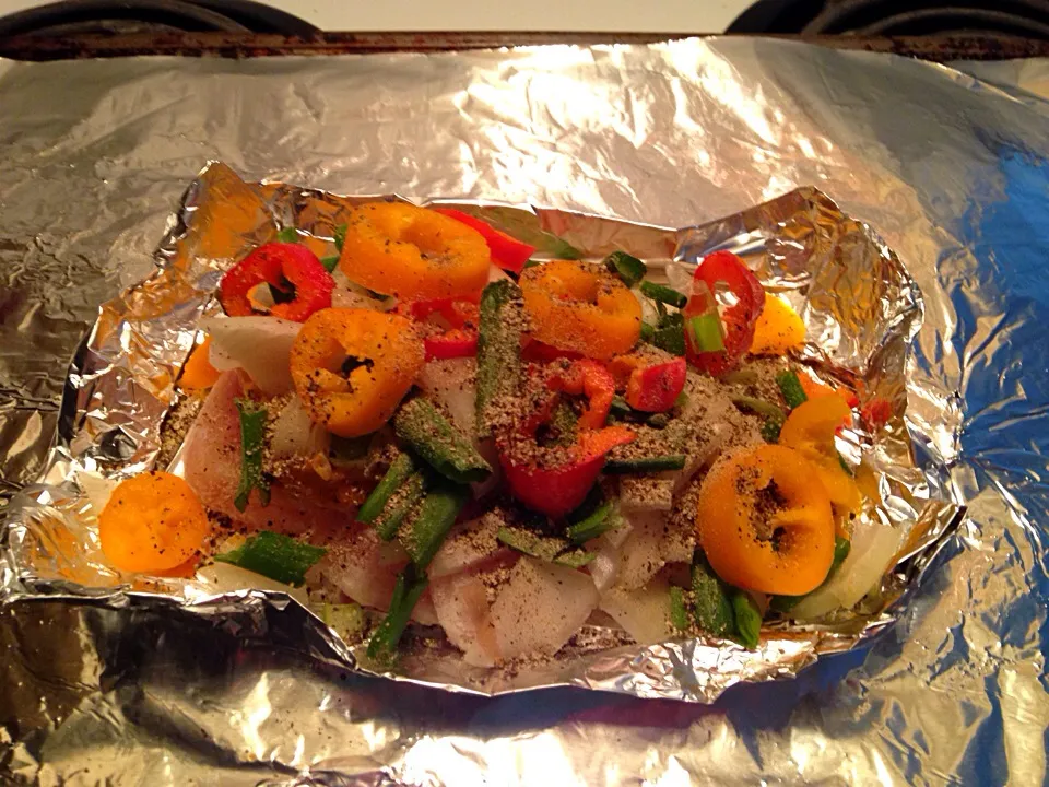 Chicken breast covered in Kamora sauce, onions, green onions, sweet red Minnie peppers, sweet yellow Minnie peppers|Jessica Cさん