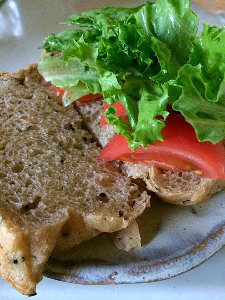 くららちゃんのパン応用で玄米粉パン。パンもご飯も茶色い方がカラダにイイらしい🌀|りんさん