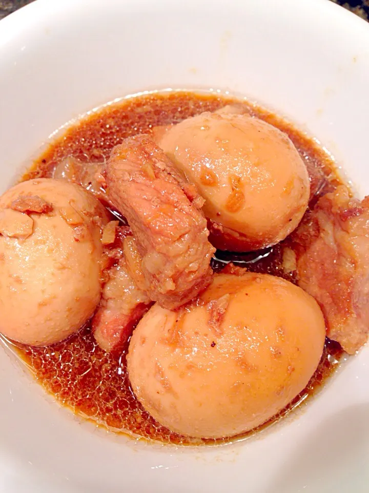 Sweet braised pork and eggs in Palm sugar and garlic pepper,|Allissa Zhaoさん