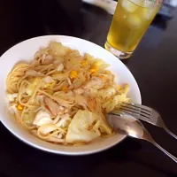 Snapdishの料理写真:ぶなしめじとキャベツのオイルパスタ|arisaさん