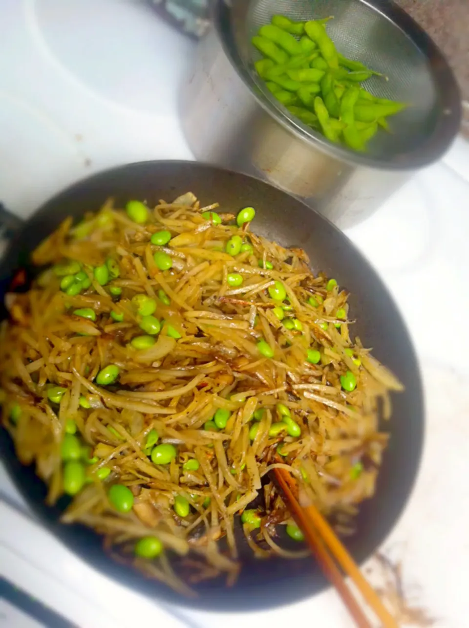 Low motivation meal...stir fried potato, portobello, onion, then added edamame just for good looking...ローモチ料理、ほんの一例(^◇^;)|mamakumiさん