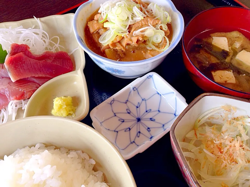 石水  カツオともつ煮込み定食|きのこせんぱいさん