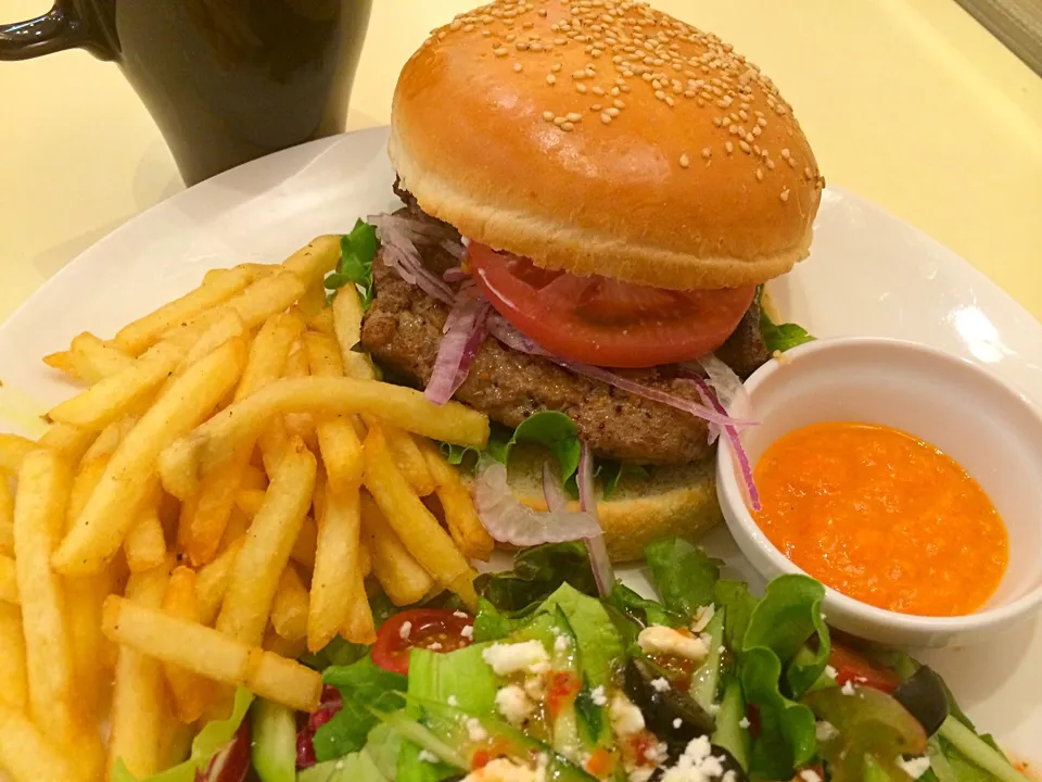 ボスニア風ハンバーガー「ピエスカビッツァ」Tasty Pljeskavica From Bosnia & Herzegovina @Sakura Cafe Ikebukuro|juneshunさん