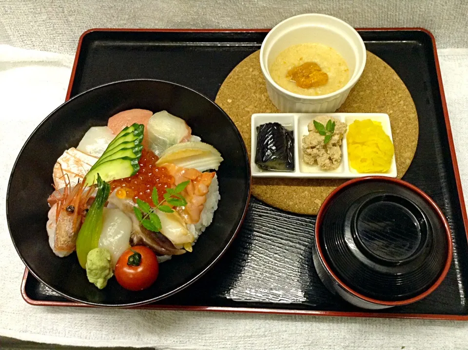 Snapdishの料理写真:貝づくしと海鮮のウニ山かけ丼！|kiyomaruさん