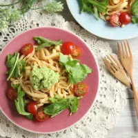 手打ち生パスタで♪　アボカドレモンクリームと明太子ソースのスパゲッティ|料理研究家 五十嵐夫妻さん