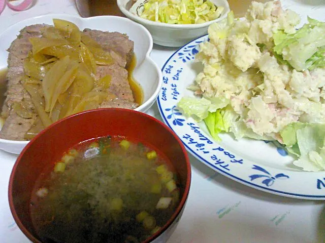 牛モモの醤油煮☆ポテトサラダ☆お味噌汁|みぽりんさん