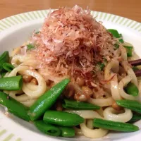 Snapdishの料理写真:納豆おかかの焼きうどん|Hiroさん