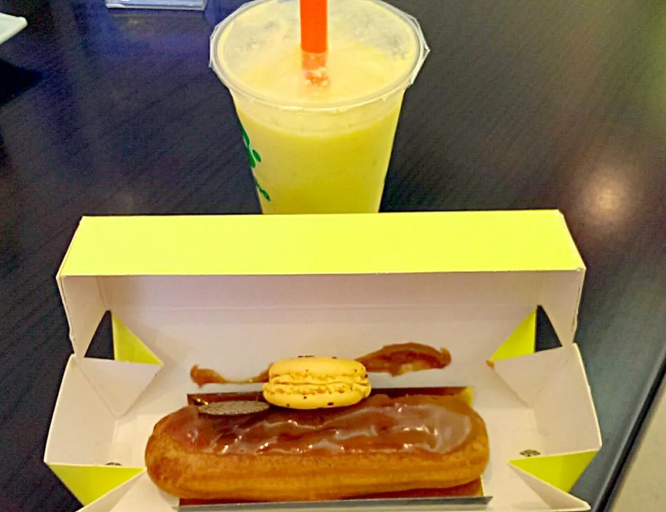 Bubble tea, eclair, and macaroon...#nom|Dolly1900さん