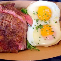 Steak and eggs platter|Sirithra Bencharongkulさん