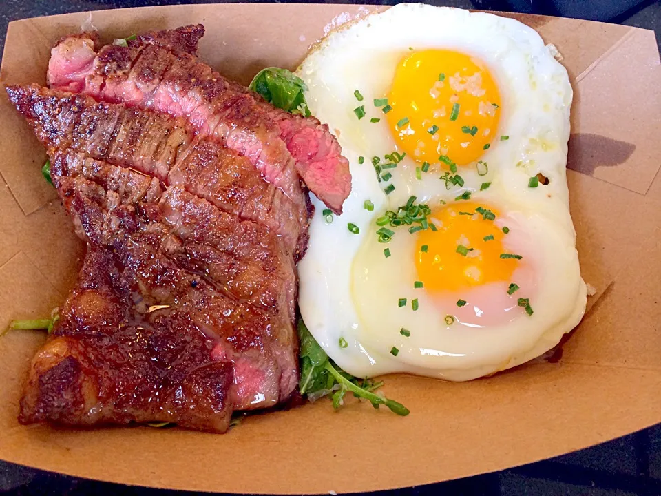 Steak and eggs platter|Sirithra Bencharongkulさん