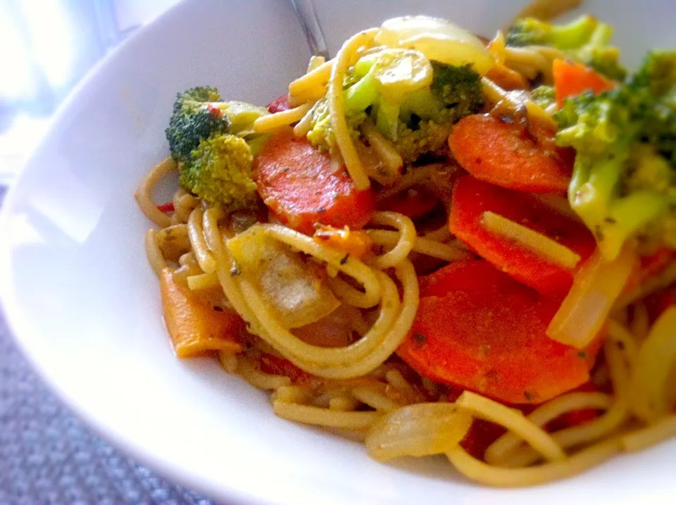 Vegetable Noodle Stir Fry in a Cilantro Pesto|T.E.Dennisさん