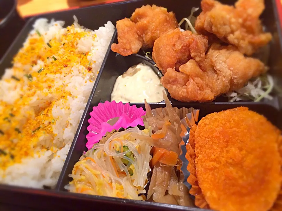 【本日のランチ】チキン南蛮弁当。600円は安い！味は極めて普通。|JTKさん