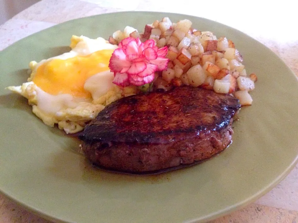 Filet, eggs n hash|Chef Ampさん