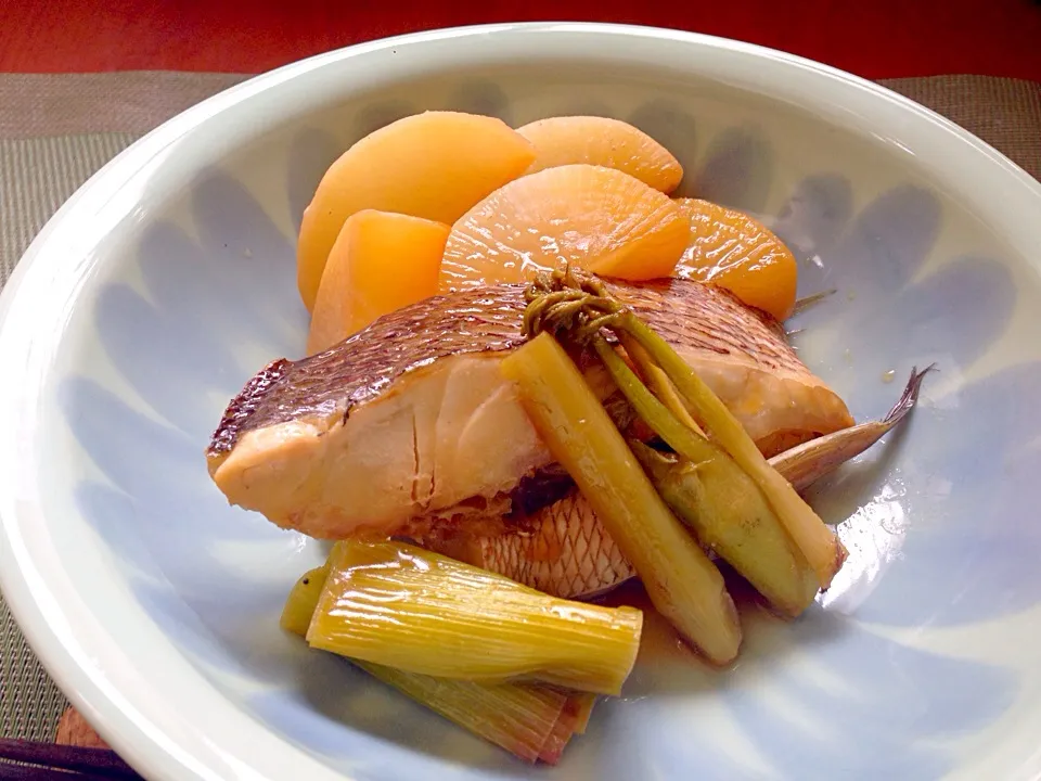 Simmered Sea bream &radish🐟真鯛･お頭と大根の煮付け ウドも〜🌱|🌈Ami🍻さん