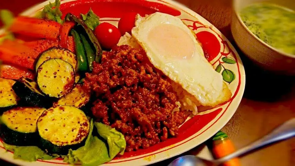 あるもの野菜てんこ盛り♪ガパオご飯！|Yukariさん