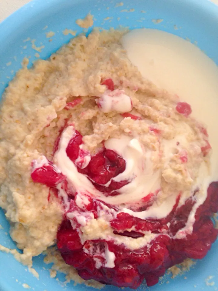 Snapdishの料理写真:Porridge stewed fruit and yogurt.|Fionaさん