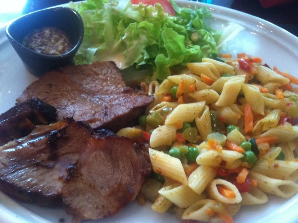 Rôti de veau, Penné aux petits légumes|PHILIPPEさん